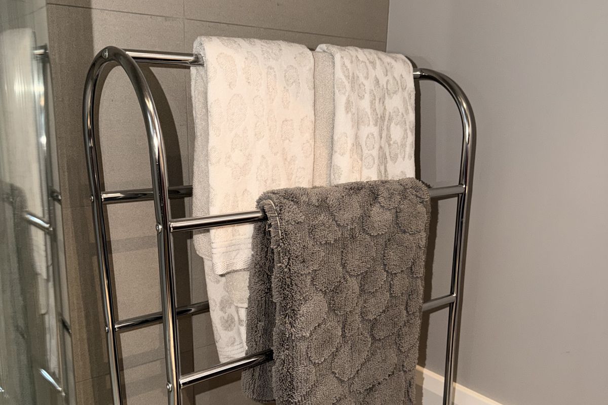 Guest-ready bathroom with fresh towels after an Airbnb changeover clean