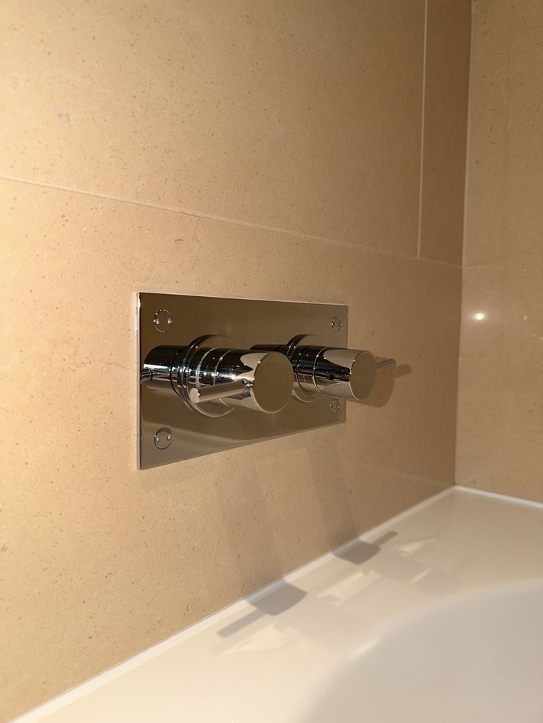 Descaled bath and polished chrome fittings after a deep clean